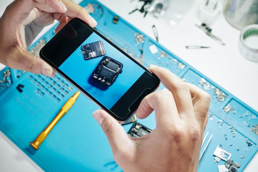 Man photographing fixed smartwatch 274689 4859